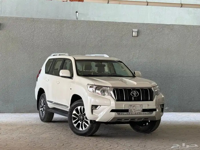 تويوتا برادو V6 موديل 2023 نظيف جدا 3