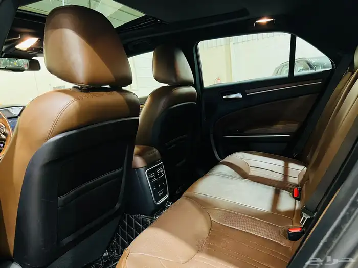 كرايزلر 2019 V6 اكزكتيف ( بحالة ممتازة ) 9