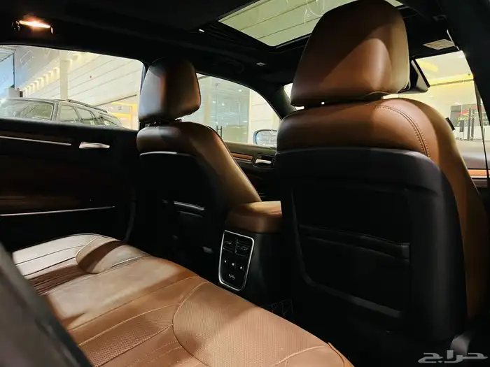 كرايزلر 2019 V6 اكزكتيف ( بحالة ممتازة ) 7