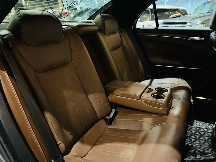 كرايزلر 2019 V6 اكزكتيف ( بحالة ممتازة ) 8