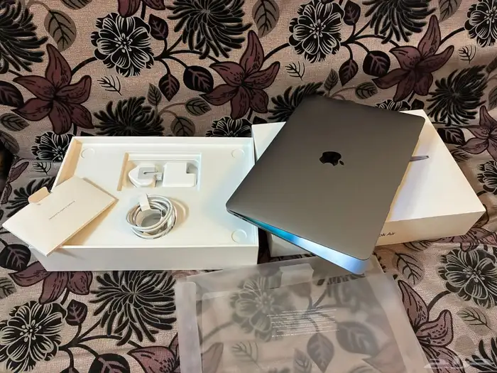 ماك بوك آير استخدام حشمه شبه جديد M1 3