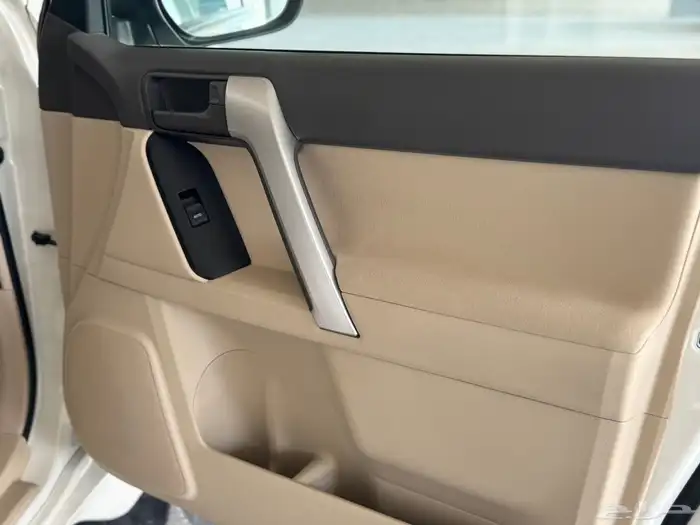 تويوتا برادو V6 موديل 2023 نظيف جدا 20