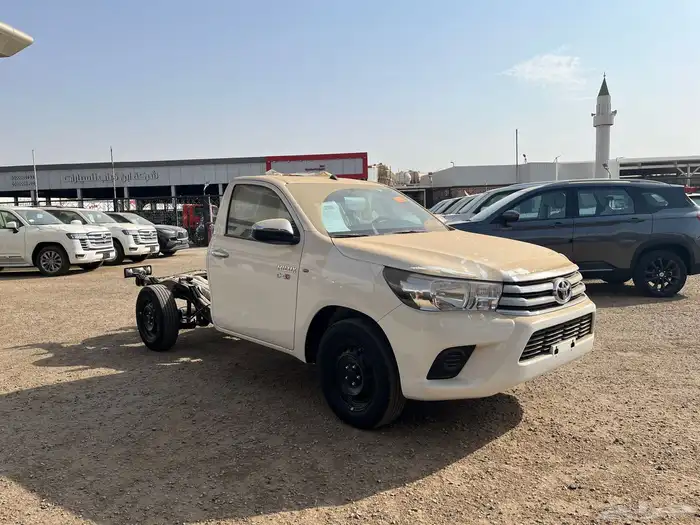 تويوتا هايلوكس 2025 ديزل 2.4 بدون حوض 1