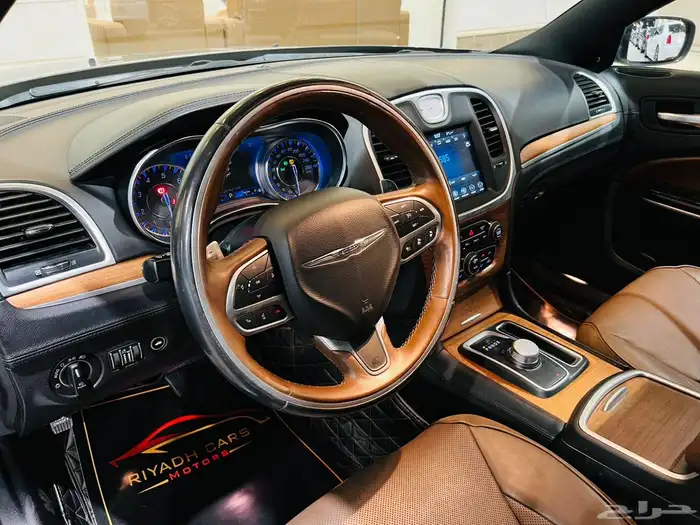 كرايزلر 2019 V6 اكزكتيف ( بحالة ممتازة ) 6