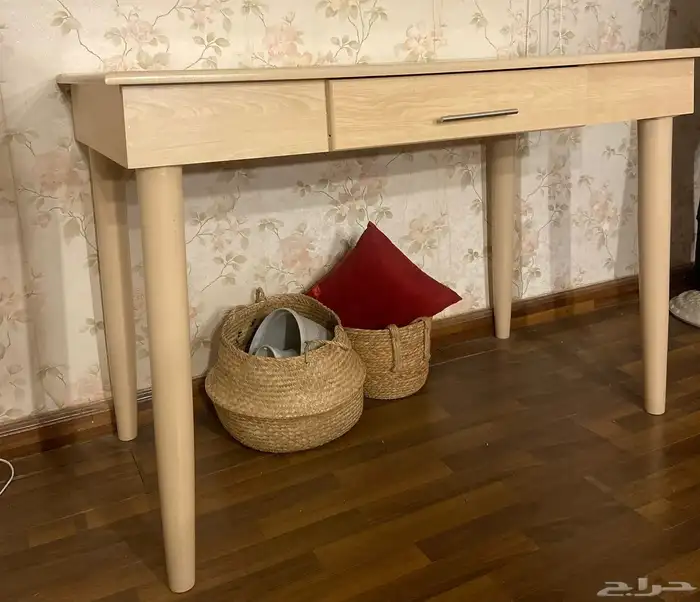 طاولة مكتب 0