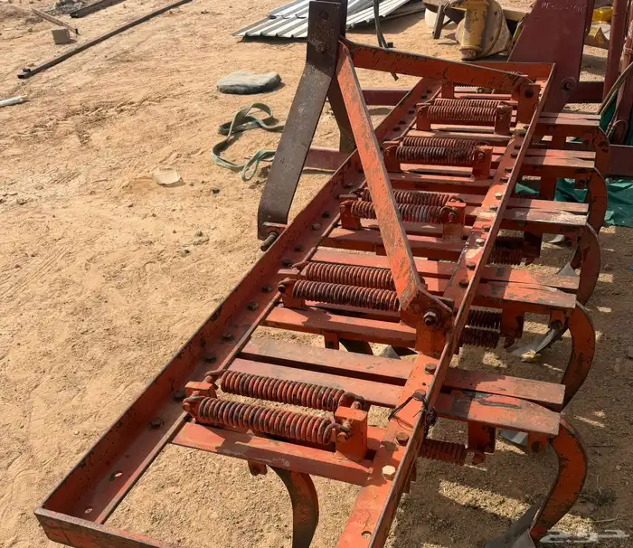 حراثه فيات شبه جديده الجميح مع ملحقاتها 3