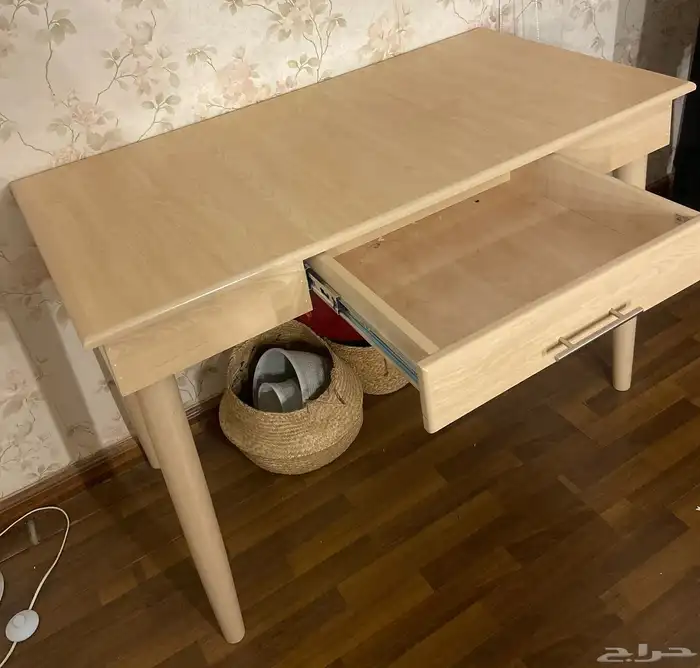 طاولة مكتب 1