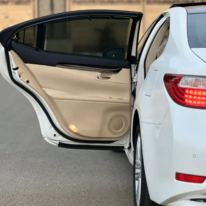 لكزس 350ES موديل 2015 سعودي مخزن 19