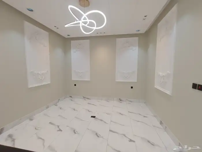 للبيع ارواف ارضيه وعلويه سطح بحوش ومدخل سياره 40