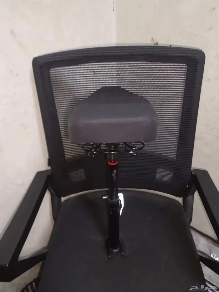 كرسي اسكوتر فيه مساعدات مريحه للضهر وماتحس بل مطبات 2