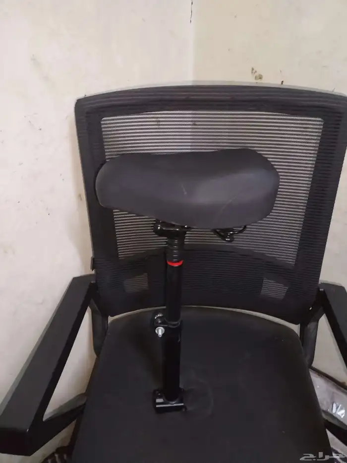 كرسي اسكوتر فيه مساعدات مريحه للضهر وماتحس بل مطبات 0