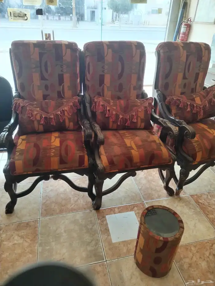 كراسي عدد12 كرسي مع الطاولات 1