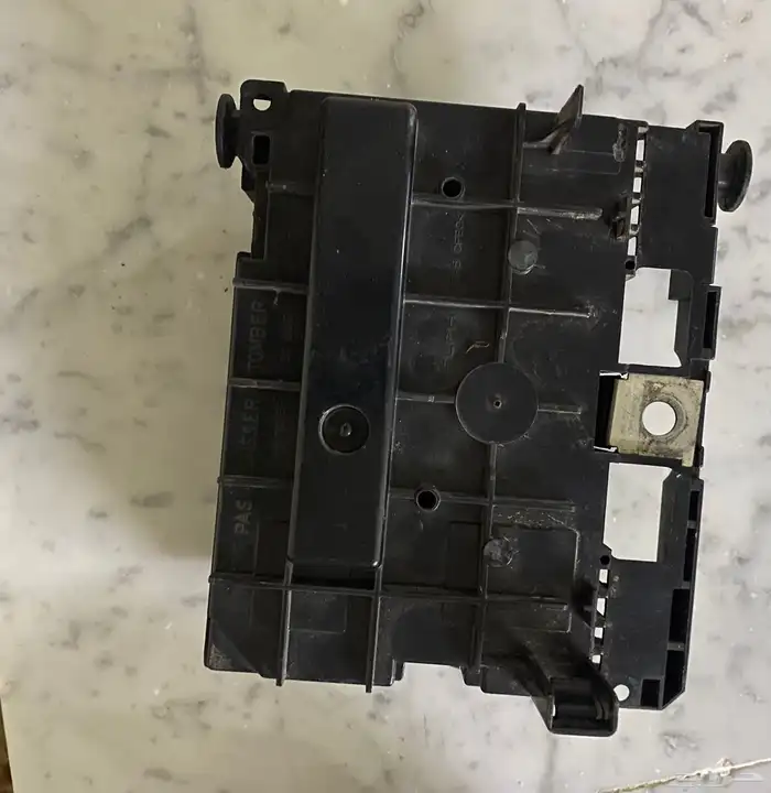 كويلات و علبة فيوزات و شاشة بيجو 307 10