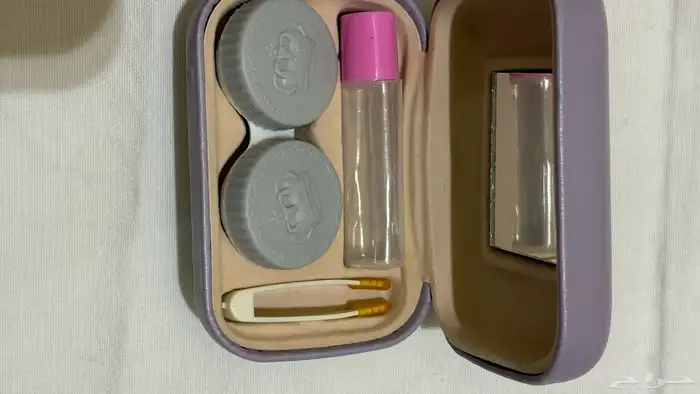 ملابس وجزم للبيع بالكامل 24