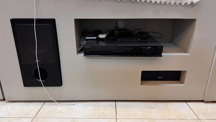 ديكور تلفزيون معه جهاز6 سماعات 5