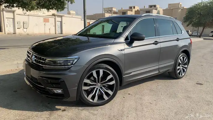 فوكس وأجن يتجوان 2019 R line 20