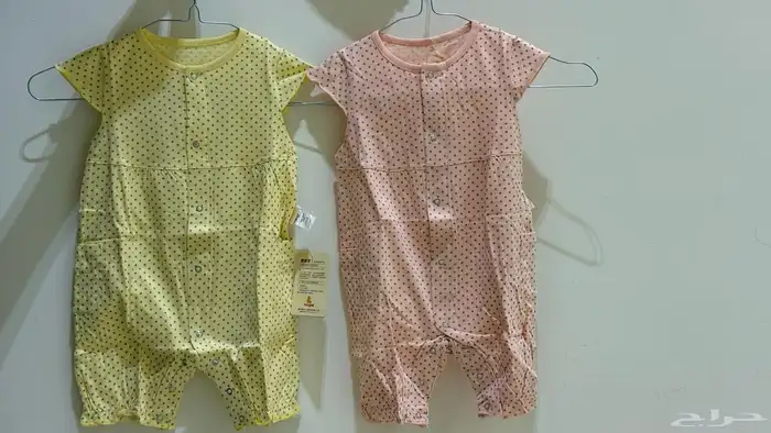 ملابس وجزم للبيع بالكامل 27