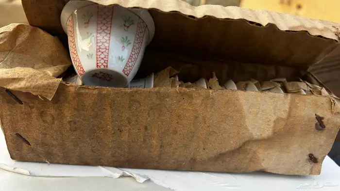 فناجيل قديمه عندي تقريبا ثلاث و الكرتون الواحد به 11 الى 12 1