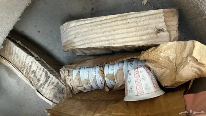 فناجيل قديمه عندي تقريبا ثلاث و الكرتون الواحد به 11 الى 12 2