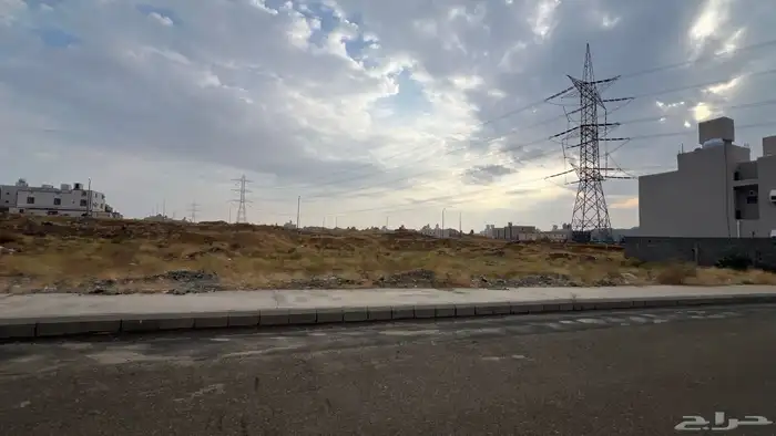 للبيع أرض سكنية مميزة في مخطط ولي العهد 8 5