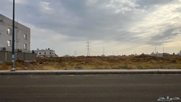 للبيع أرض سكنية مميزة في مخطط ولي العهد 8 0