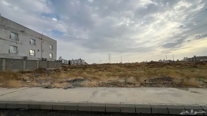 للبيع أرض سكنية مميزة في مخطط ولي العهد 8 3