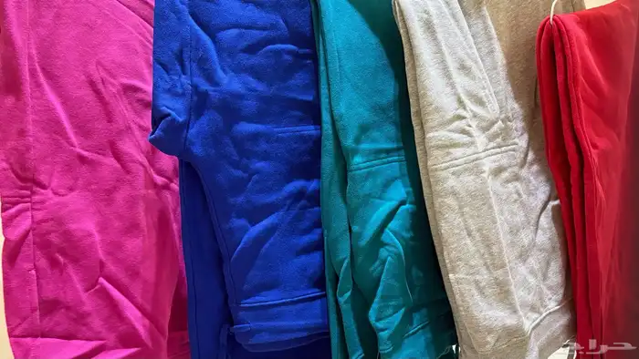 ملابس وجزم للبيع بالكامل 18