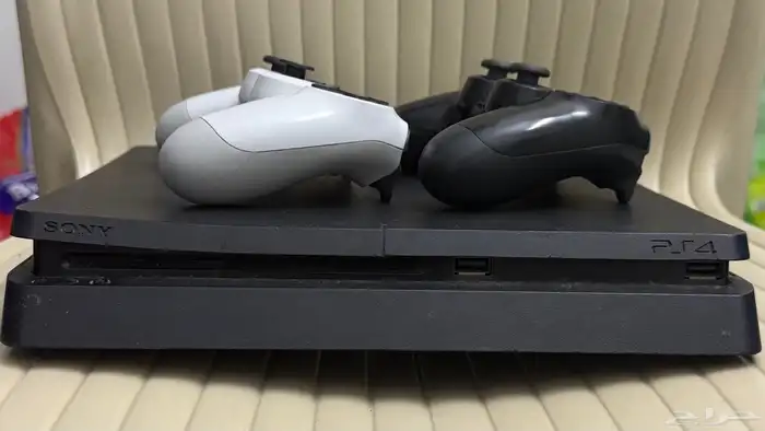 سوني 4 مع يدتين 2