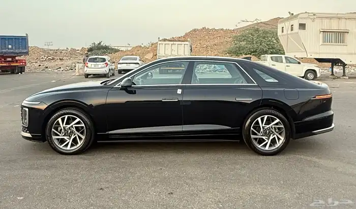 هونداي ازيرا 2023 ( بنزين ) فل كامل شبه جديدة للبيع 6