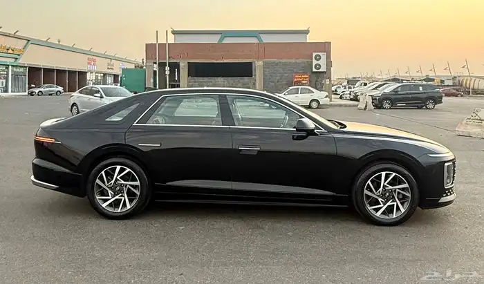 هونداي ازيرا 2023 ( بنزين ) فل كامل شبه جديدة للبيع 7