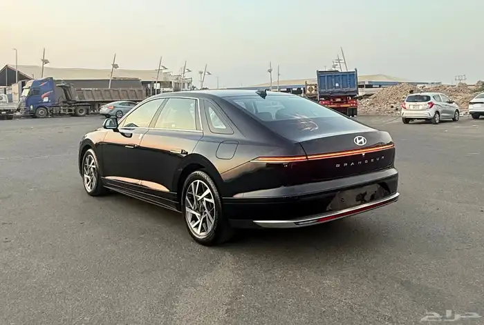 هونداي ازيرا 2023 ( بنزين ) فل كامل شبه جديدة للبيع 5