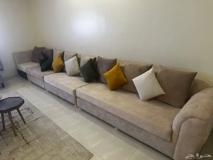 مجلس كامل مع الطاولات واثنين كراسي 1