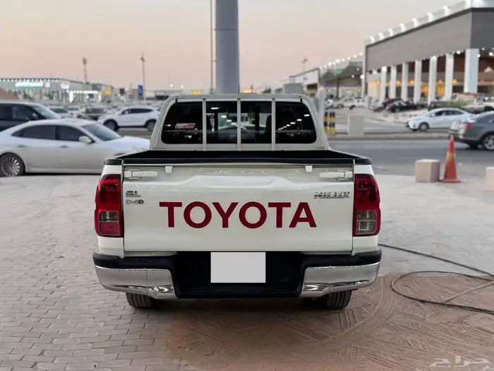 تويوتا هايلوكس 2021 ابيض ديزل جي ال 6