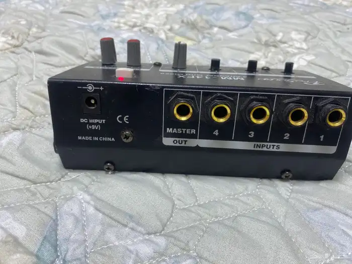 خلاط صوت صغير يدمج الاصوات 1