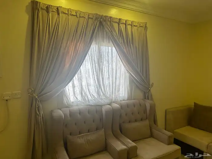 مجلس كامل مع الطاولات واثنين كراسي 2