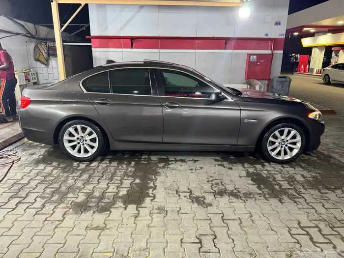بي ام دبليو الفئة الخامسة 530i 2013 BMW 9