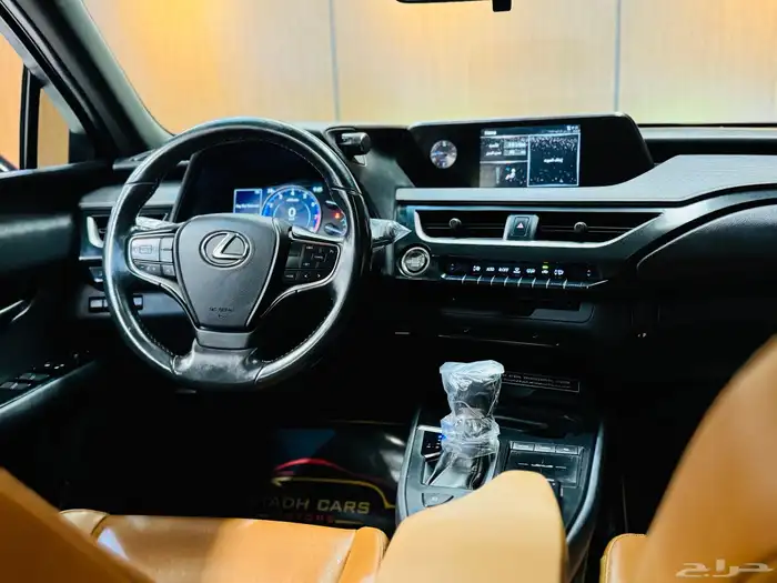 لكزس 2019 UX 200 سعودي (( بحاله ممتازه)) 12