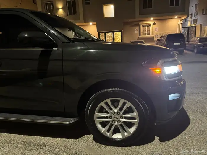 فورد اكسبديشن موديل 2023 XLT اللون اخضر غامق 23