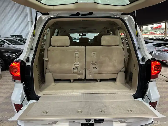 تويوتا لاند كروزر GXR موديل 2014 فل كامل نظيف بريمي 22