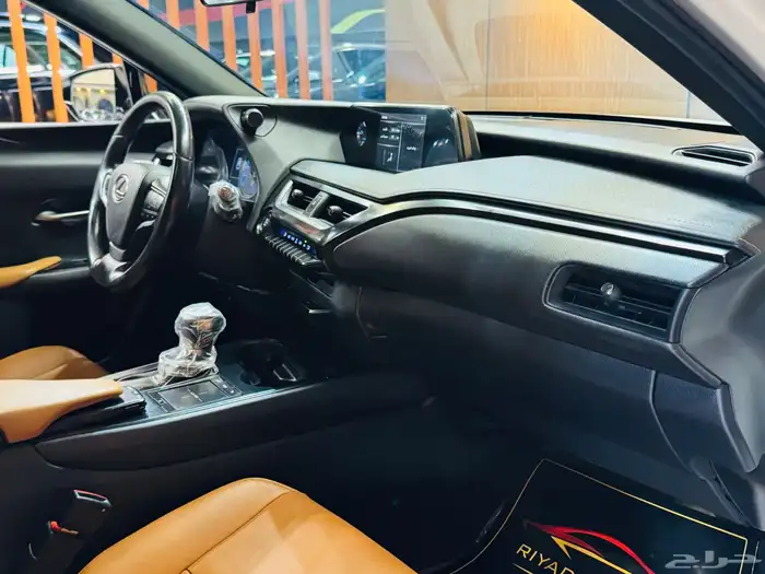 لكزس 2019 UX 200 سعودي (( بحاله ممتازه)) 9