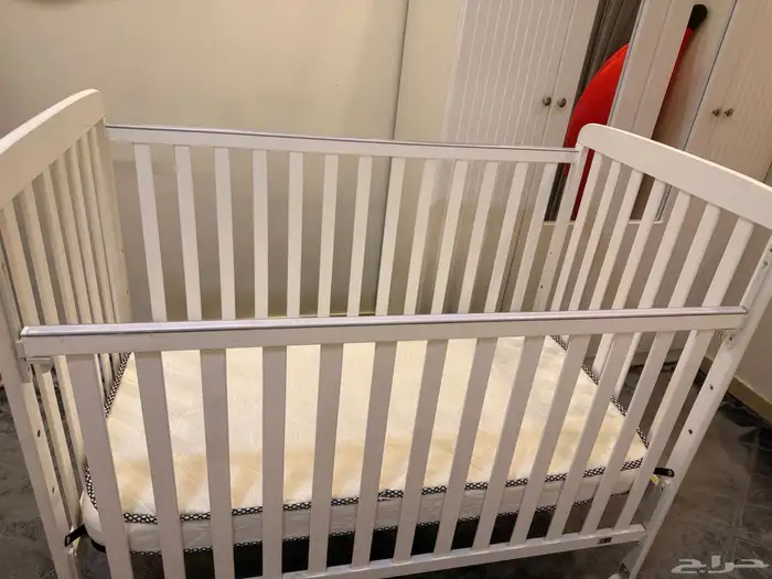 للبيع سرير اطفال طوله 153 عرضه 77 ارتفاعه 110 0