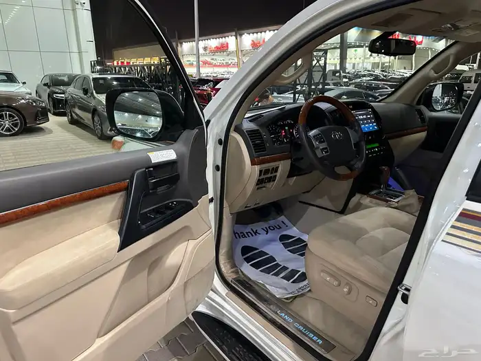 تويوتا لاند كروزر GXR موديل 2014 فل كامل نظيف بريمي 16