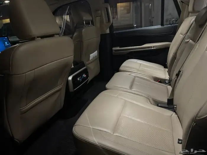 فورد اكسبديشن موديل 2023 XLT اللون اخضر غامق 13