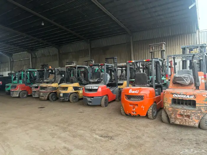 رافعات شوكية من طن ونص الى 6 طن 0