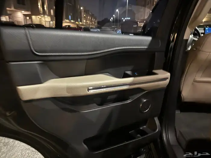 فورد اكسبديشن موديل 2023 XLT اللون اخضر غامق 12