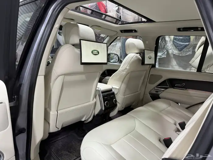 شاشات مراتب خلفية رنج روفر 2024 إلى 2025 نفس شكل الوكا 13