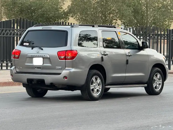 تويوتا سكويا 2009 نص فل سعودي 5