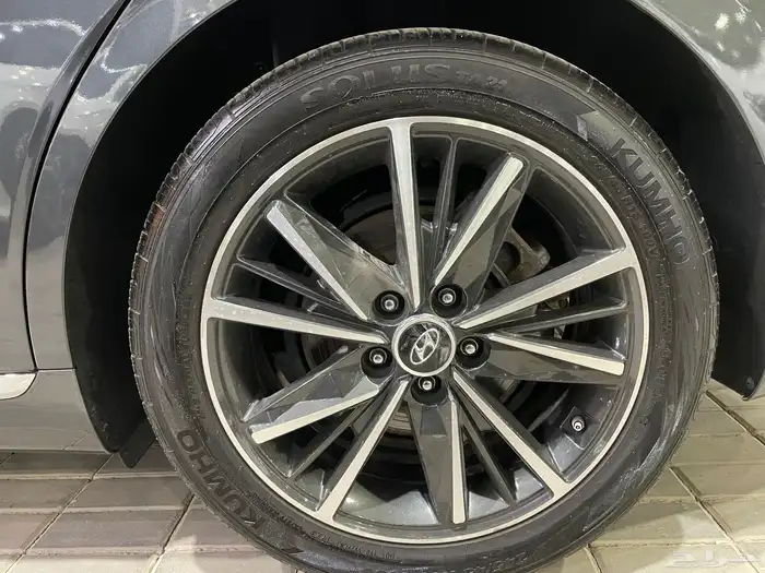 ازيرا 2021 نصف فل ( بنزين ) 6 سلندر 30