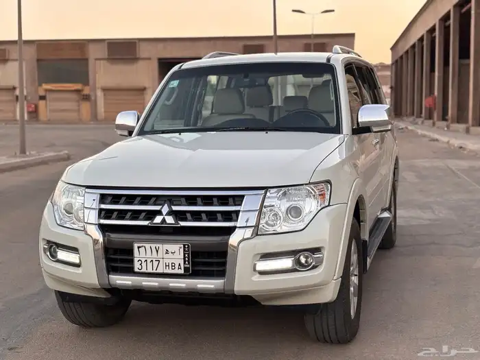 ميتسوبيشي باجيرو GLS 2022 1