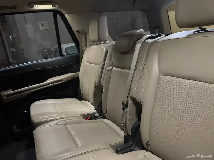 فورد اكسبديشن موديل 2023 XLT اللون اخضر غامق 14